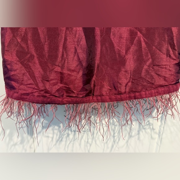 Hutch Burgundy Shantung Feather Tank - Picture 6 of 7